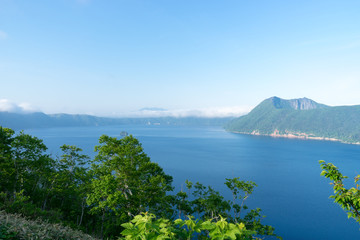 Fototapeta na wymiar 快晴の摩周湖第一展望台から見る摩周湖の風景