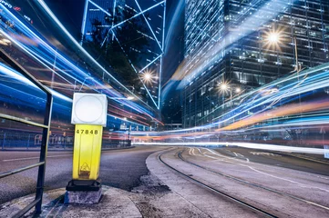 Foto op Plexiglas Snelweg bij nacht Voertuiglichtspoor van Hong Kong bij nacht