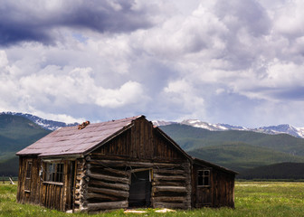 Obraz premium abandoned cabin in the Colorado mountains