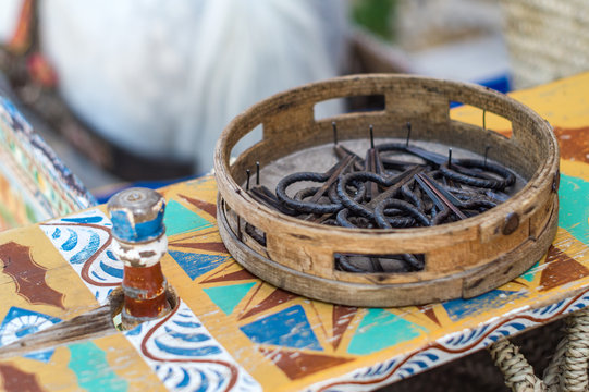 Tambourine and Sicilian scacciapensieri