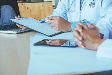 Doctors teamwork discuss meeting.