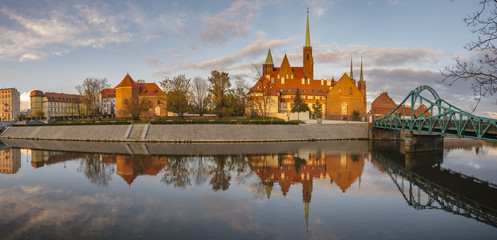 Fototapeta na wymiar Evening panorama of the historic part of Wroclaw