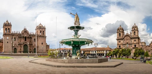 Abwaschbare Fototapete Südamerika Panoramablick auf Plaza de Armas mit Inka-Brunnen, Kathedrale und Kirche Compania de Jesus - Cusco, Peru