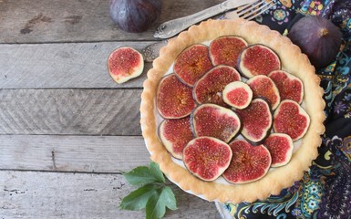 Lemon Pie with figs and limoncello