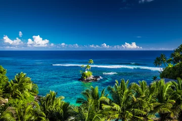 Store enrouleur tamisant sans perçage Plage et mer Tropical beach on Samoa Island with palm trees on small island, Upolu