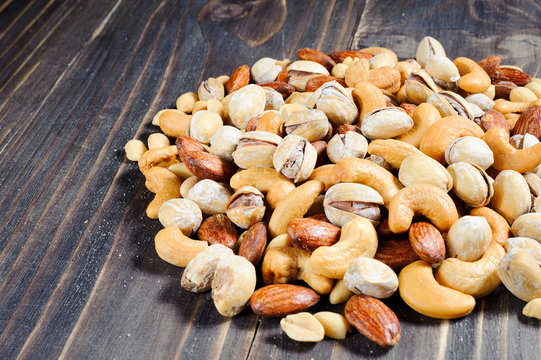 mix almonds, cashew nuts, peanuts, pistachio