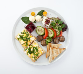 Śniadanie na białym talerzu © Olo