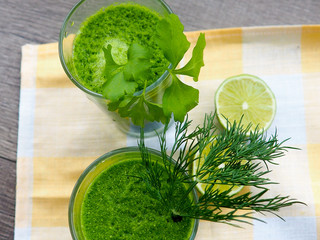 Healthy green vegetable juice on wooden table