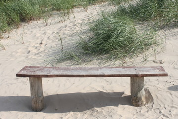 Holzbank am Strand