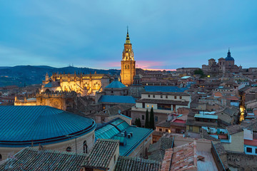 Fototapeta na wymiar Vista Nocturna del Casco Histórico de la Ciudad de Toledo, España