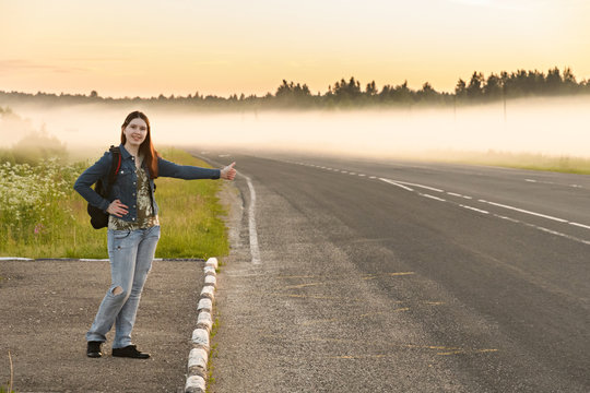 Girl traveler voted the car at dawn in the fog, hitchhiking, easier