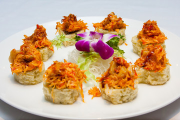 sushi rolls on round plate
