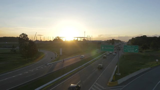 estrada cuba com por do sol