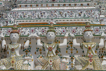 Obraz premium Technician was renovated the pagoda