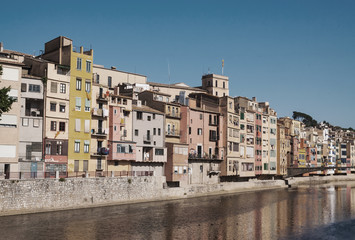 Obraz premium river Onyar at Girona in sunny day