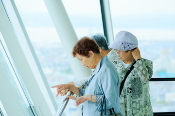 Naklejka premium 日本人 高齢者女性 旅行