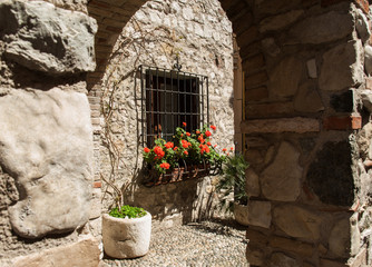 Fototapeta na wymiar The holiday resort town of Sirmione on Lake Garda, Lombardy, Italy.