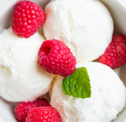 Ice cream with fresh raspberries