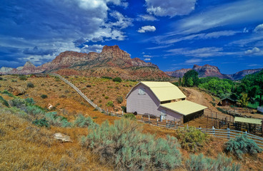 Fototapeta na wymiar Barn at Springdale, close to Zion canyon