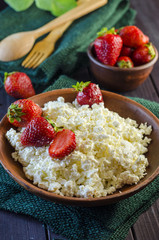 Cottage cheese and strawberries