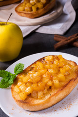 Apple fruit spread with cinnamon and fruit pieces