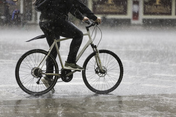 Fototapeta na wymiar Radfahrer im Regen