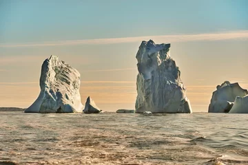 Gordijnen iceberg floating in greenland fjord © the_lightwriter