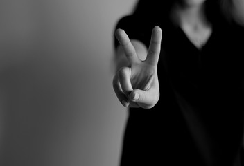 Obraz premium Young woman's hands shows V sign. Gesture