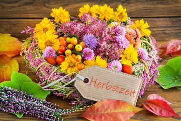 Herbstzeit - Dekoration mit Blumen