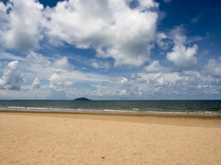 Fototapeta na wymiar sea and sand on summer beach