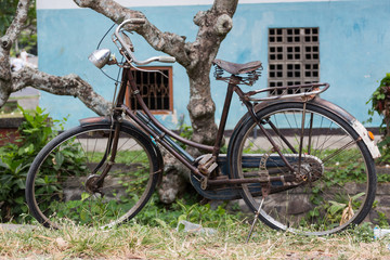 Altes, verrostetes Fahrrad