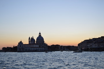 Obraz na płótnie Canvas Venice Sunset on the water 2 (Coucher de Soleil à Venise sur l'eau 2)