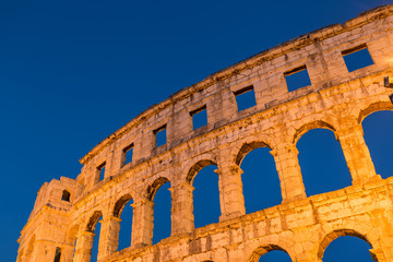 Obraz premium Pula Arena at blue hour. The Roman Amphitheater of Pula, Croatia
