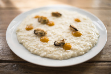 risotto con limonaria, cachi e cozze