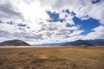 Fototapeta na wymiar Napa Hai Nature Reserve nice sky in the open field, Deqen Tibetan Autonomous Prefecture, Yunnan, China.