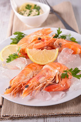 boiled shrimp with ice cube and lemon