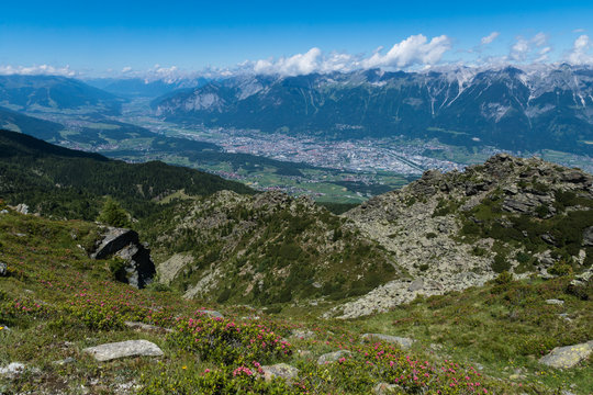 Wanderweg mit Blick auf Innsbruck