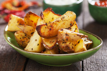 Spicy roasted potato wedges