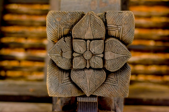 Splendid Ancient Woodcarvings At Embekka Temple In Kandy. The Temple Was Built By The King Vikramabahu 03 Of Gampola Era On AD 1357 - 1374