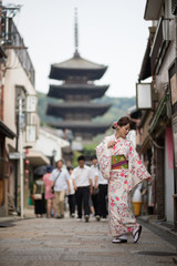 Obraz premium 着物の女性・京都