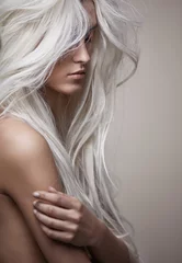 Crédence de cuisine en verre imprimé Artist KB Jolie femme nue avec une coiffure luxuriante