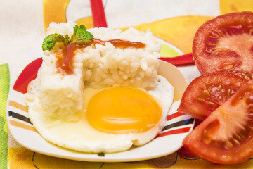 Eggs with rice and tomato