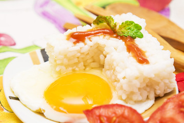 Eggs with rice and tomato