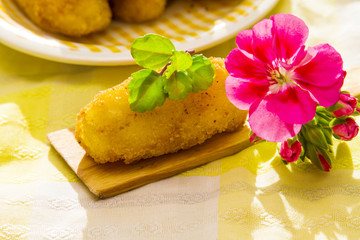 Wooden spoons with croquette