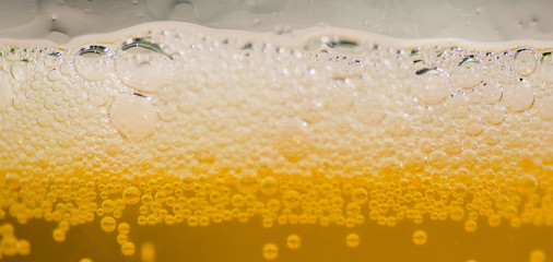bubble beer close up / yellow background / water / drink