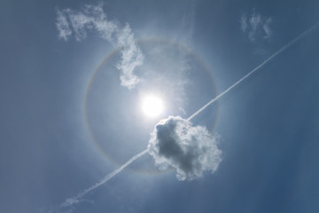 sun halo phenomenon, circular rainbow around the sun