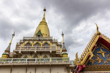 Fototapeta premium Wat Soi Thong : チャオプラヤー川・ワット・ソイ・トン