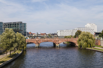 Fototapeta premium Motlkebrücke in Berlin