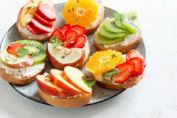 Fruit dessert sandwiches with ricotta cheese