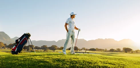 Photo sur Plexiglas Golf Golfeur professionnel sur terrain